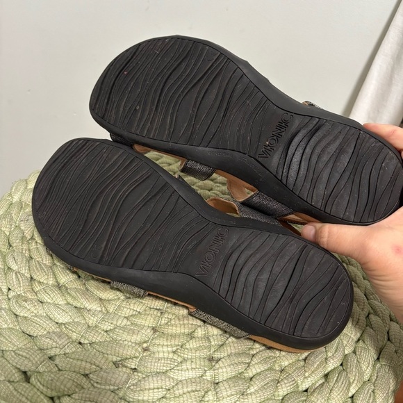 VIONIC Amber Black Metallic Strappy Slingback Comfort Arch Support Sandals - Picture 10 of 10